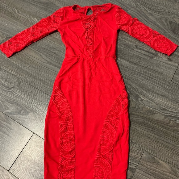 Elegant red dress - Picture 2 of 3